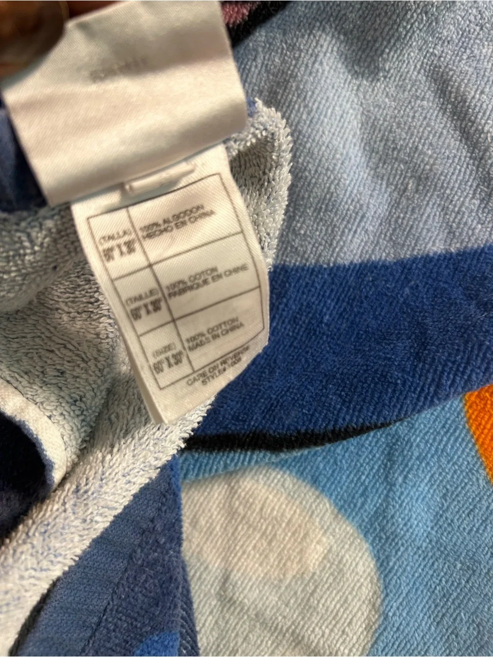 THE DISNEY STORE ALIEN SURF BEACH GRAPHIC STITCH RIDING A SURFBOARD TOWEL